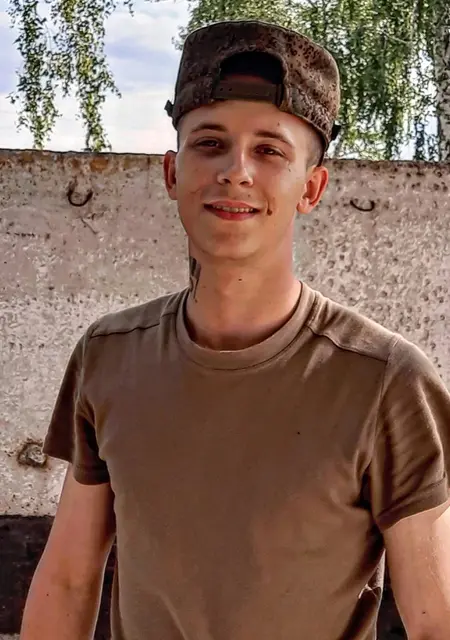 Я Вася, 23, из Курска, ищу знакомства без обязательств