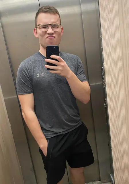 Nikita из Краснодара, мне 22, познакомлюсь на одну ночь