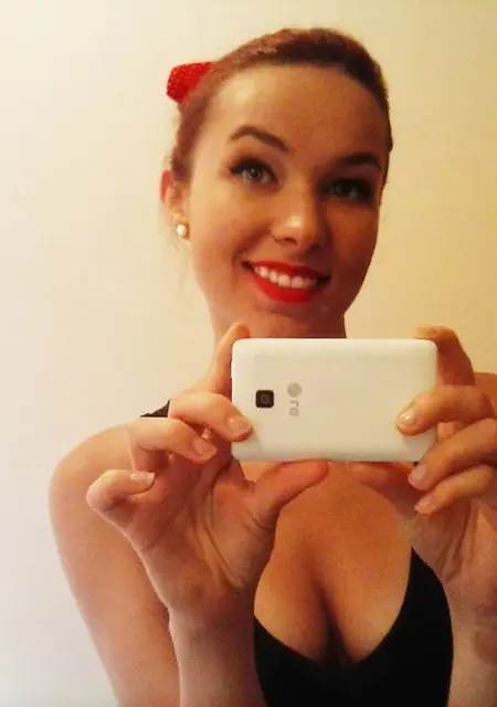 Я Виктория, 21, из Магаса, ищу знакомство для постоянных отношений