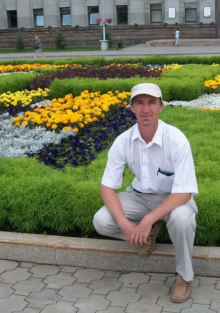 Александр из Троицка, мне 49, познакомлюсь на одну ночь