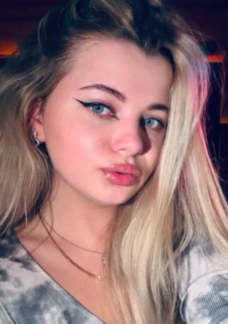 Софья из Новосибирска, мне 24, познакомлюсь на одну ночь