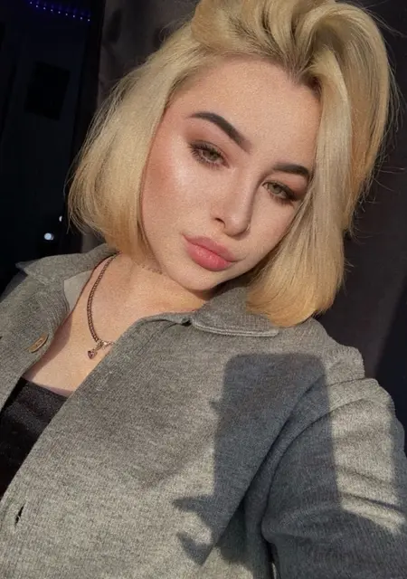 Я Аяна, 20, из Екатеринбурга, ищу знакомство для приятного времяпровождения