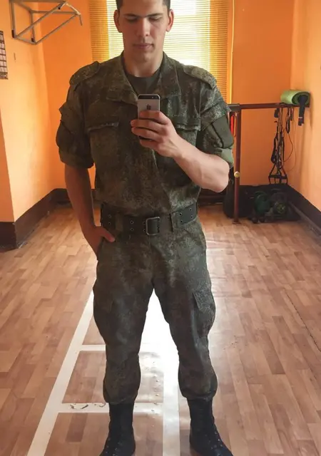 Я Олег, 25, из Санкт-Петербурга, ищу знакомства без обязательств