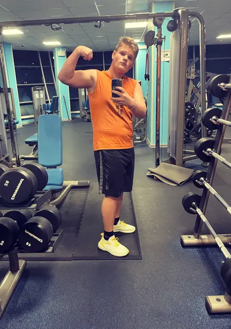 Я Артём, 20, знакомлюсь без обязательств в Саранске