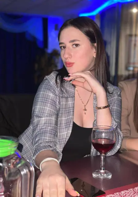 Я Афина, 23, из Владивостока, ищу знакомство для приятного времяпровождения