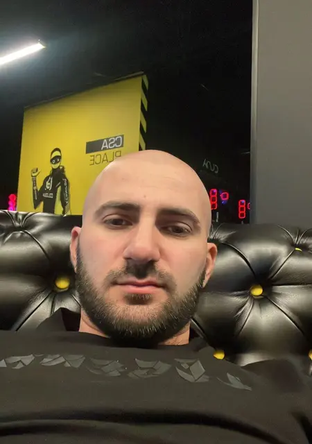 Я Арсен, 27, из Орла, ищу знакомства без обязательств