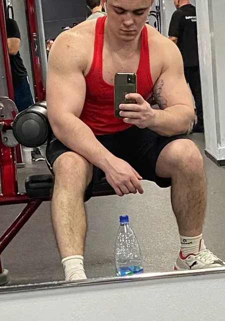 Роман из Курска, ищу на сайте знакомства на одну ночь