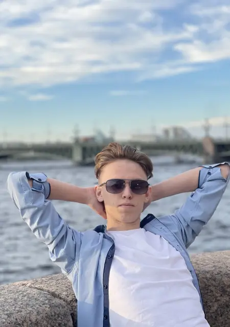 Макар из Новосибирска, ищу на сайте знакомства на одну ночь