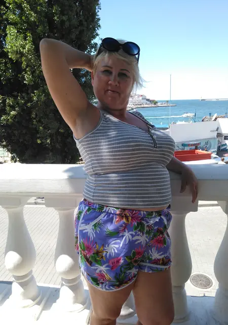 Я Лора, 55, из Нижнего Тагила, ищу знакомство для приятного времяпровождения