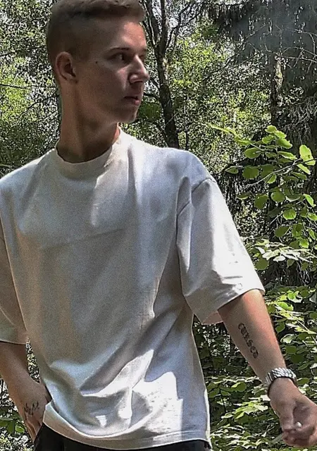 Евгений из Павловской Слободы, мне 22, познакомлюсь на одну ночь