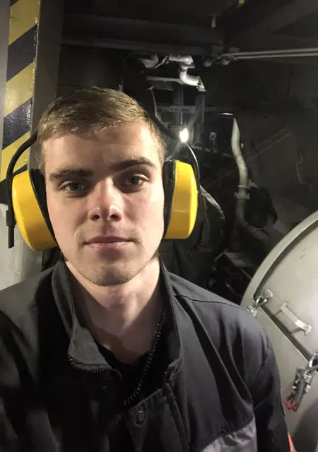 Даниил из Хабаровска, ищу на сайте знакомства на одну ночь