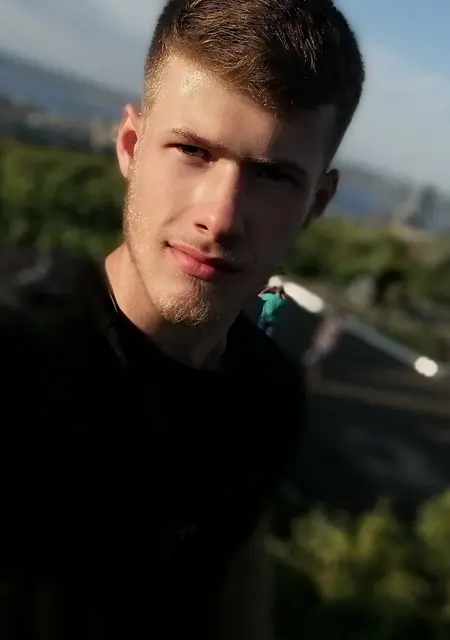 Дмитрий из Энгельса, ищу на сайте приятное времяпровождение