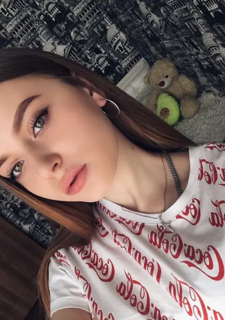 Я Алена, 25, из Новосибирска, ищу знакомство для общения