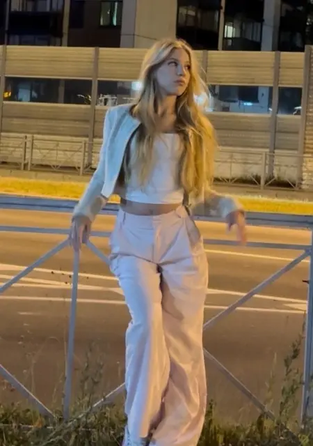 Я Арина, 18, знакомлюсь для общения в Москве